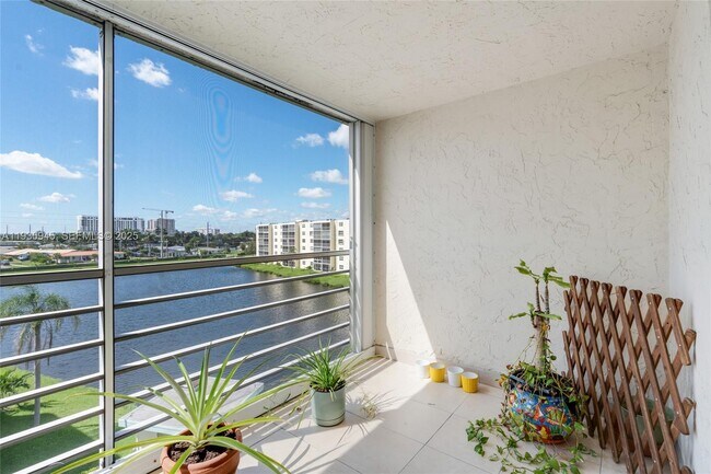 Building Photo - 321 SE 3rd St