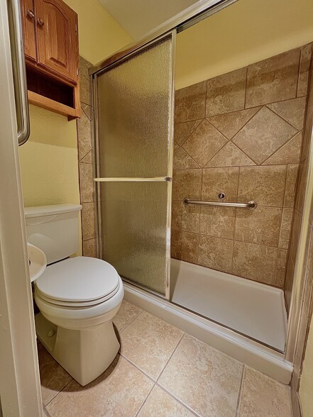 Master bathroom - 918 Fieldwood Dr