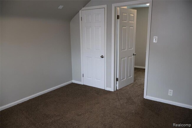 Building Photo - 5559 Bluehill St