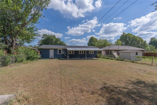 Building Photo - 718 Highland Pkwy