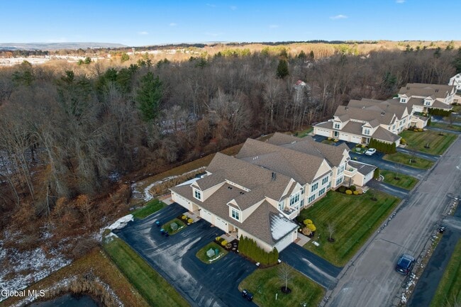 Building Photo - 616 Lois Ln