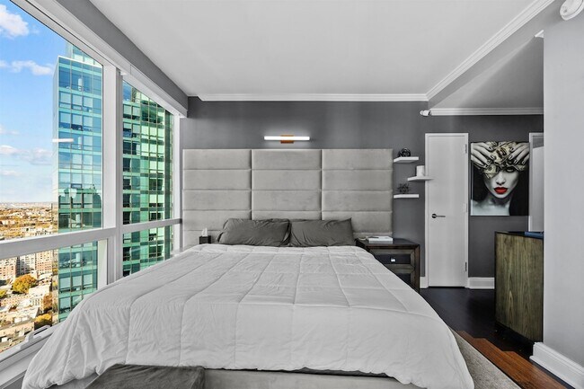 Building Photo - 77 Hudson St