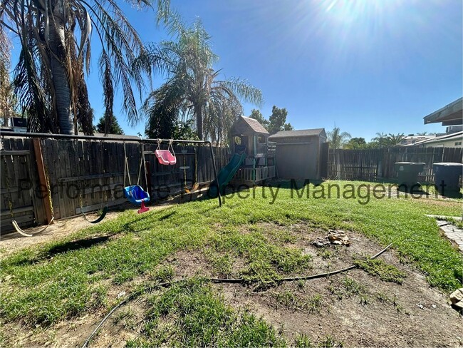 Building Photo - Stunning 5 Bed/2 Bath S Bakersfield Home w...