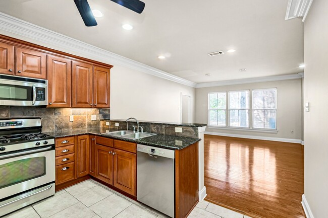 Building Photo - 3 Bedroom Condo in a Gated Community