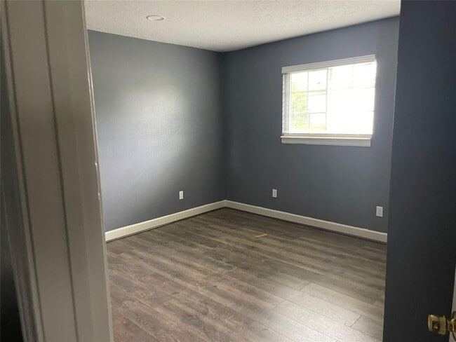 Building Photo - 16138 W Bellfort Blvd