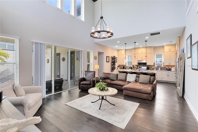 Building Photo - 13153 Lessing Ave