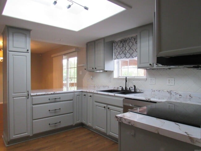 Building Photo - 303 Merganzer Dr