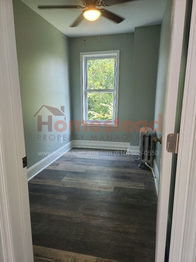 Building Photo - 415 Colwyn Ave