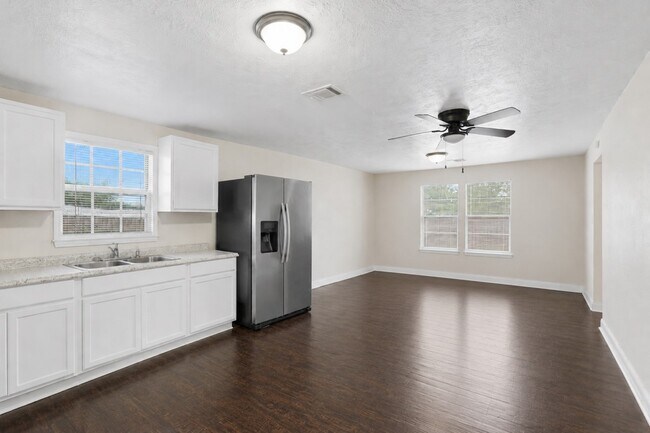 Building Photo - 515 Riggs St
