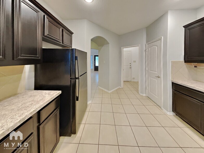 Building Photo - 414 Jasmine Cir