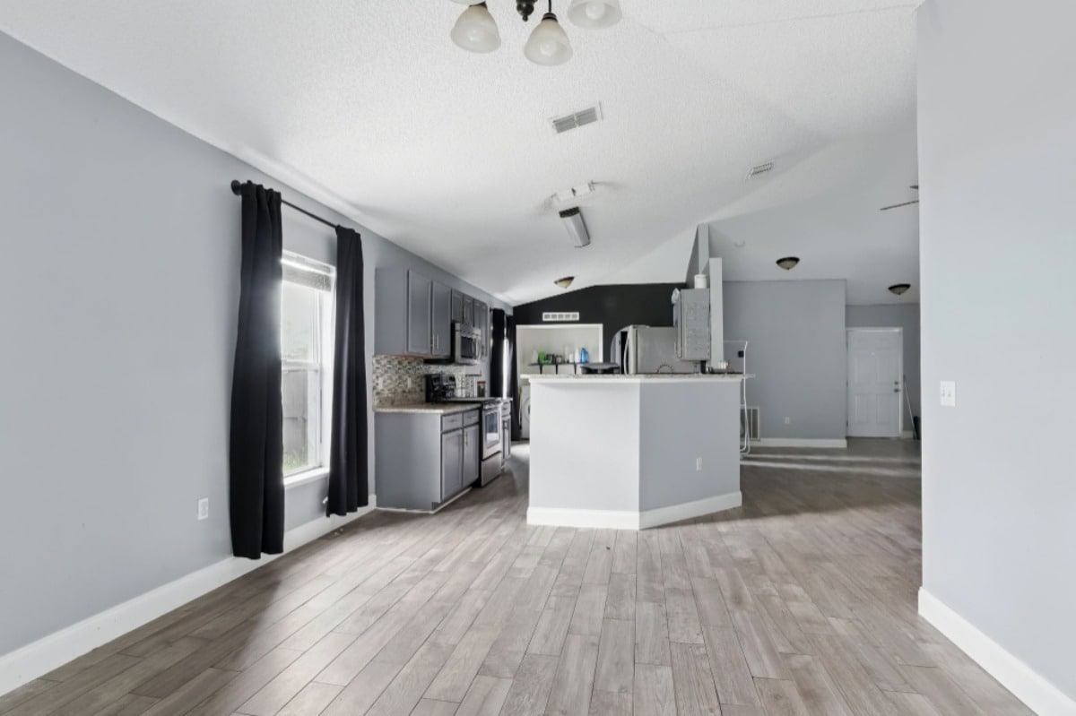 Building Photo - 5569 Lafayette Park Dr N