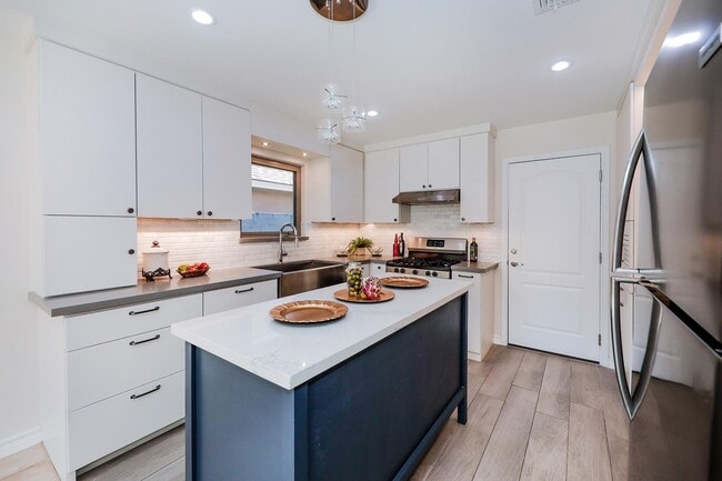 Building Photo - 503 Pine Sisken St