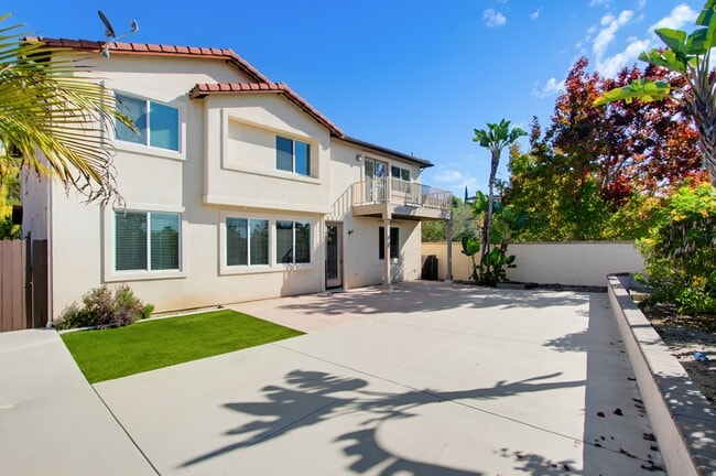 Building Photo - 1059 Vista Pointe Blvd