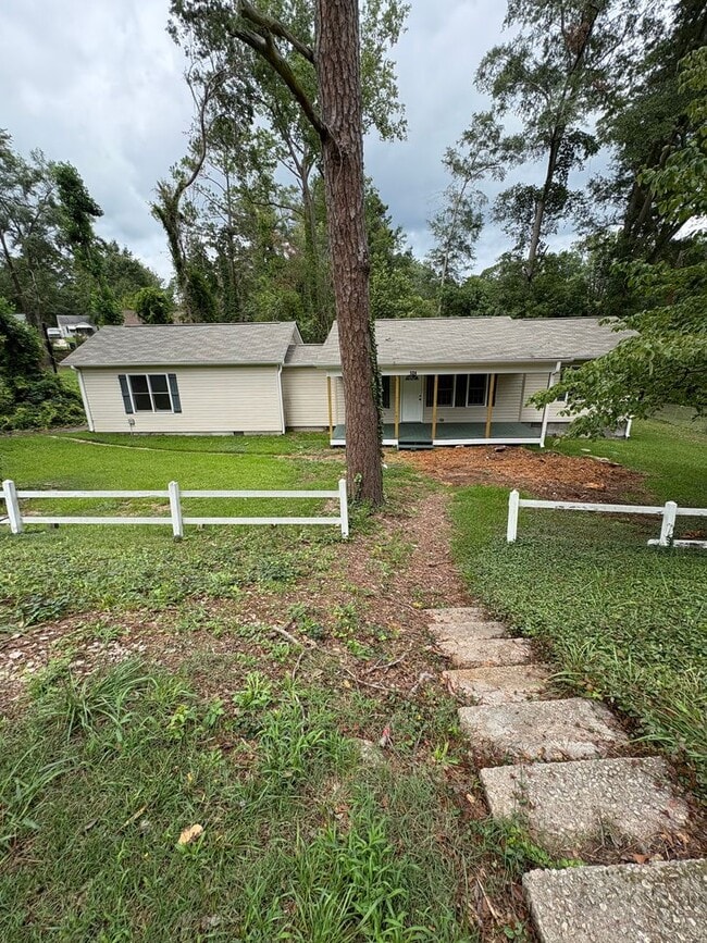 Building Photo - Lovely 3 Bedroom 2 Bath Home in Spartanburg