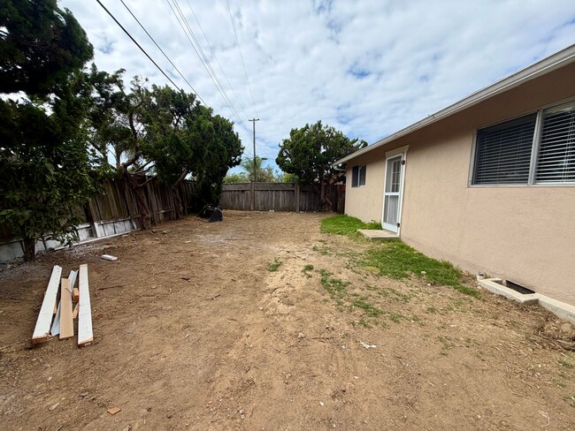 Building Photo - 7616 Dartmoor Ave