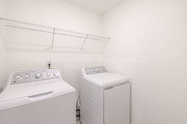 Building Photo - 240 Harpers Run Ln