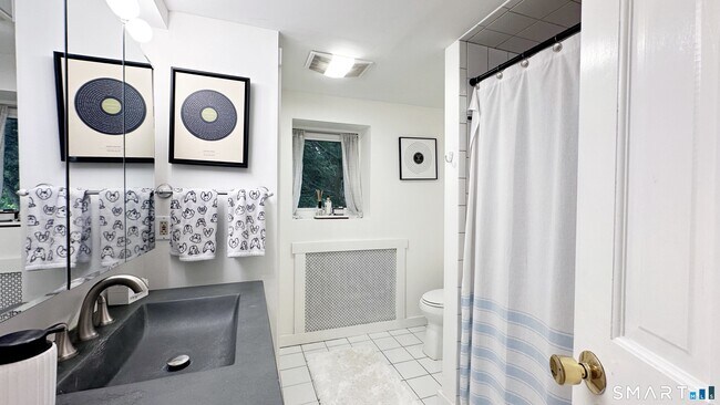 Building Photo - 2 Scofield Pl