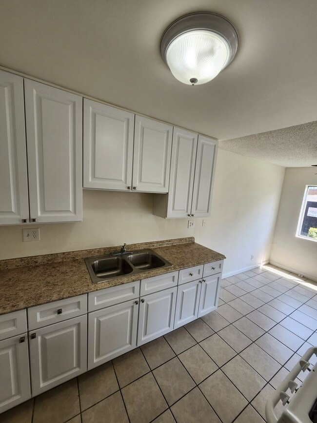 Building Photo - 438 Silverwood Ave