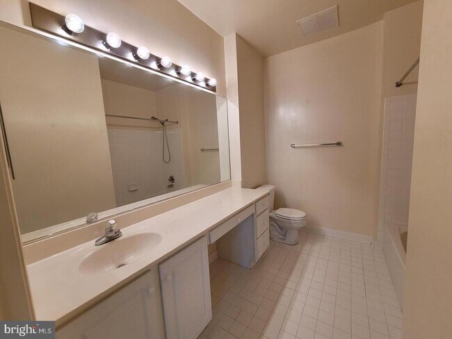 Building Photo - 6480 Cheyenne Dr