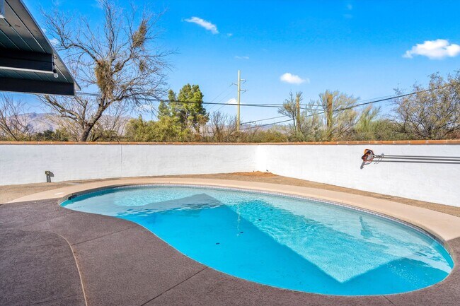 Building Photo - Charming home located in Indian Ridge Esta...