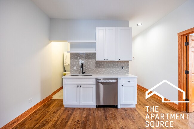 Building Photo - 2842 W Augusta Blvd