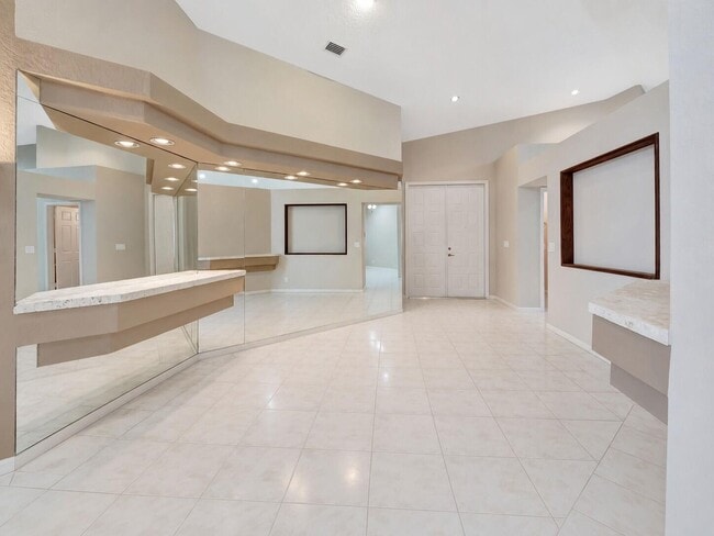 Building Photo - 11081 Springbrook Cir