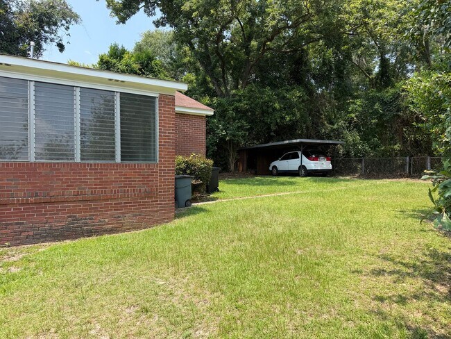 Building Photo - r2331a