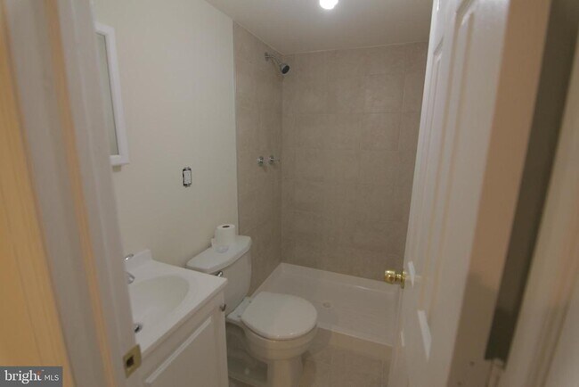 Building Photo - 1852 Willington St