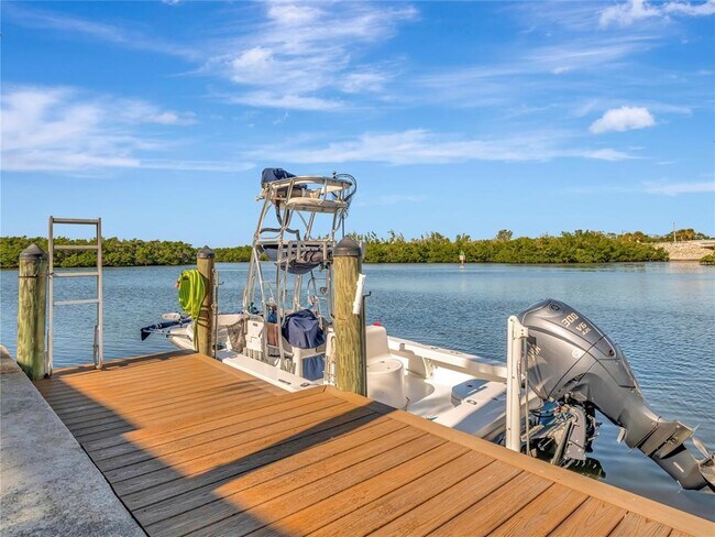 Building Photo - 10432 Sandpiper Rd W