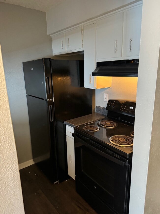 Kitchen - Normandale Place Apartments
