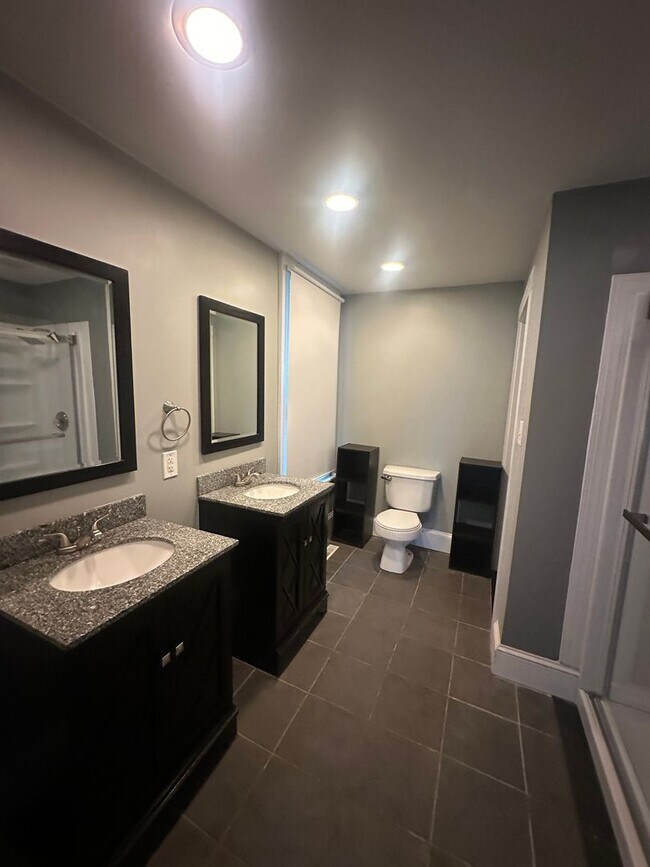 Building Photo - Gorgeous 3 Bed 2 Bath Haymount Home