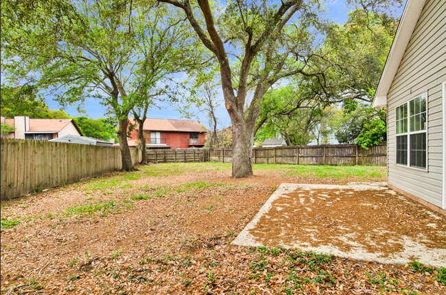 Building Photo - 3 Bedroom Scenic Heights Home