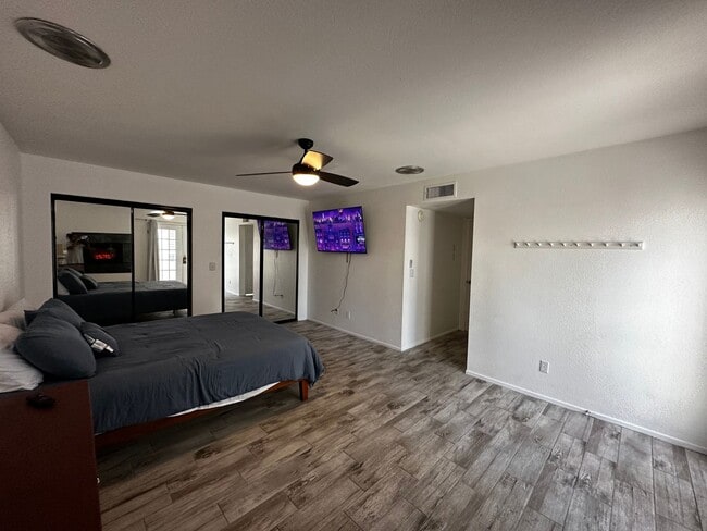 Building Photo - Furnished 3 Bedroom Condo across from Golf...