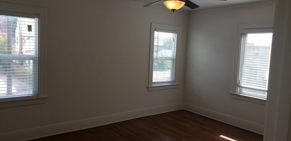 Building Photo - 1510 S Van Ness Ave