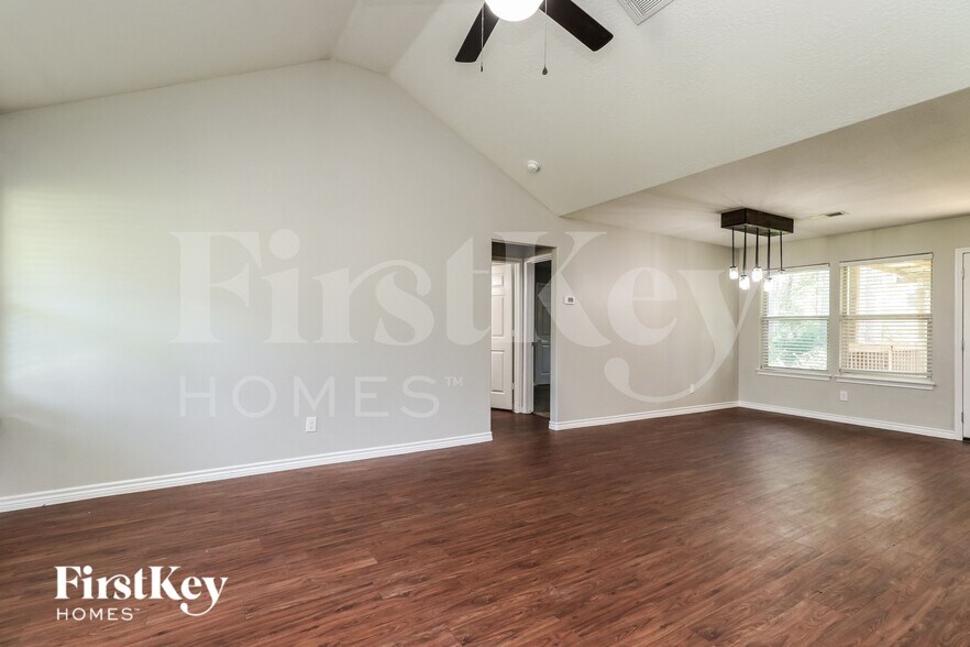 Building Photo - 10684 Royal York Dr