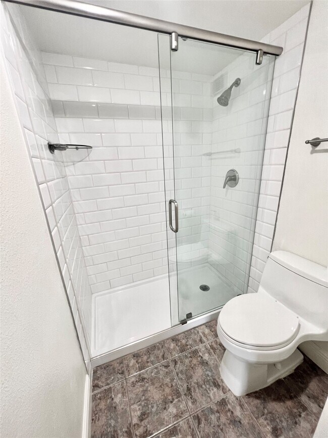 Building Photo - 2016 Main St