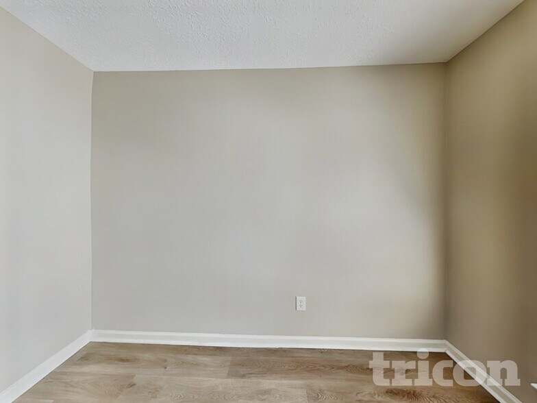 Building Photo - 6826 Blue Ridge Dr