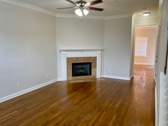 Building Photo - 1047 McKenna Dr