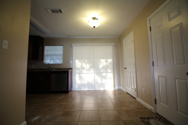 Building Photo - Beautiful Renovated Home In Fort Walton Beach