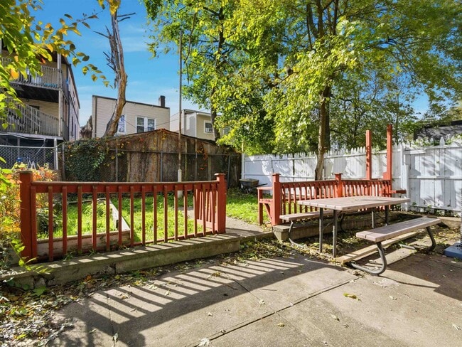 Building Photo - 23 Bayview Ave