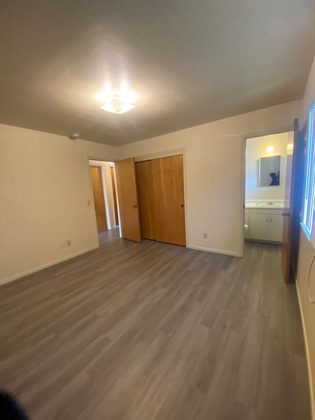 Building Photo - 815 8th St