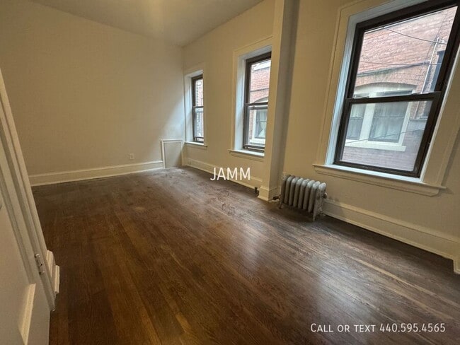 Building Photo - 2773 Hampshire-Unit 4