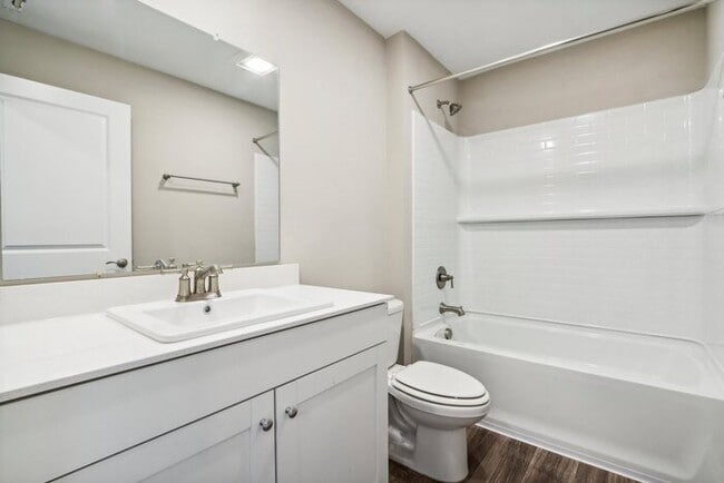 Building Photo - Fantastic 3bd/2ba home! Coming soon!