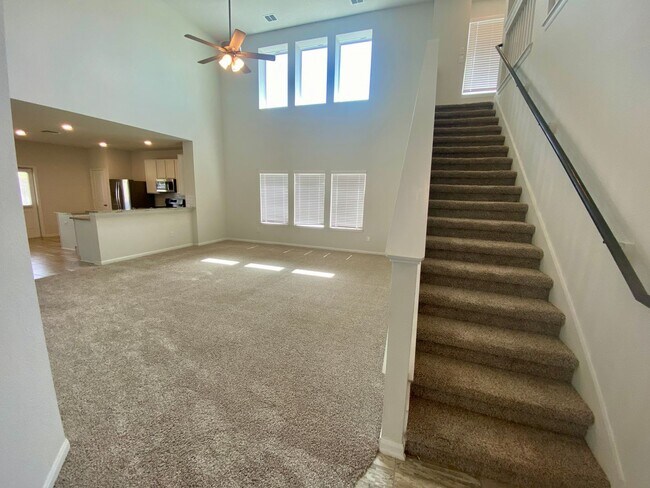 Building Photo - Spacious 4/2.5 beauty ~ Refrigerator/Washe...