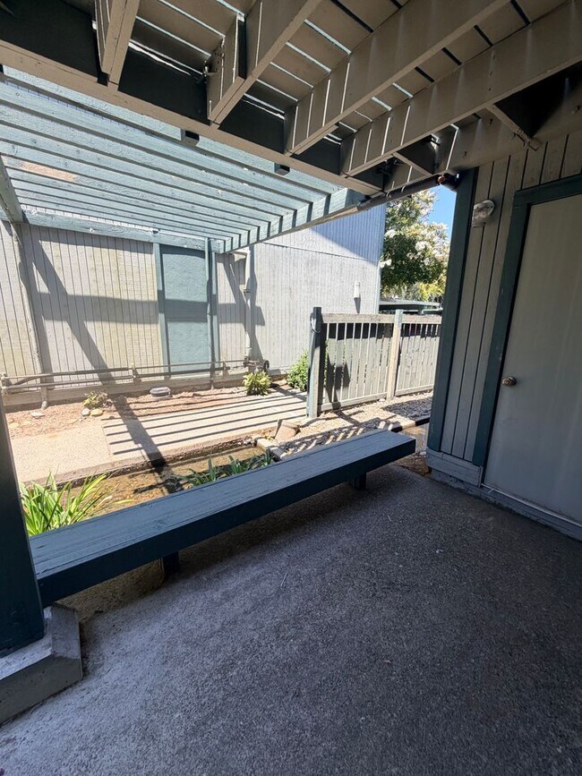 Building Photo - 1036 Oak Grove Rd