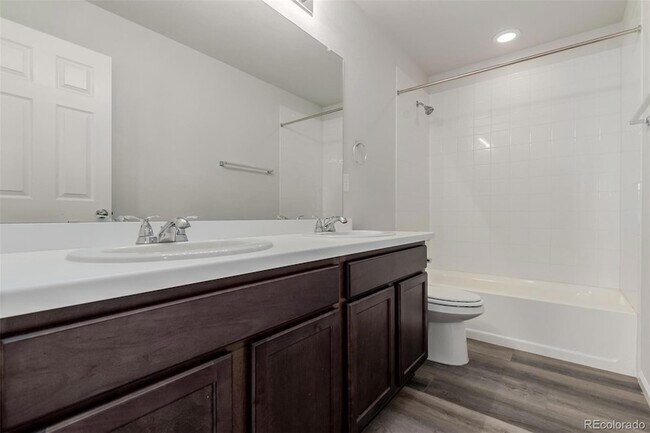 Building Photo - 3827 N Grand Baker Ct