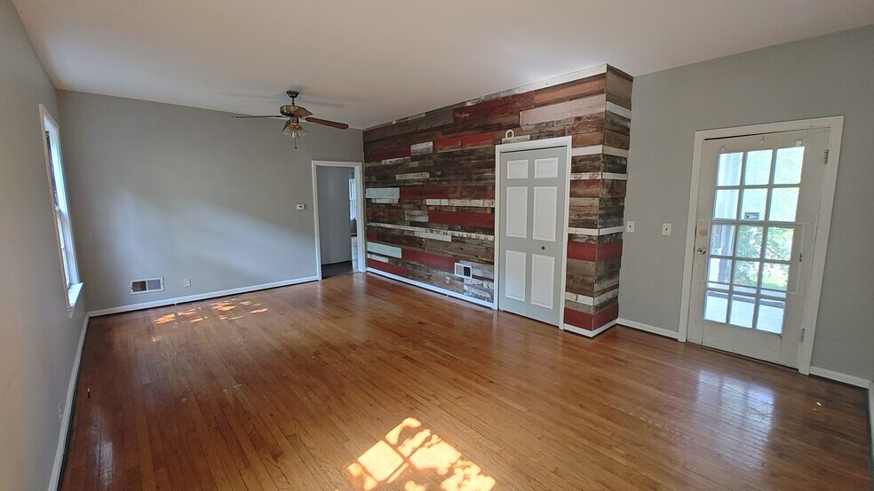 Living Room - 706 W Kalamazoo Ave