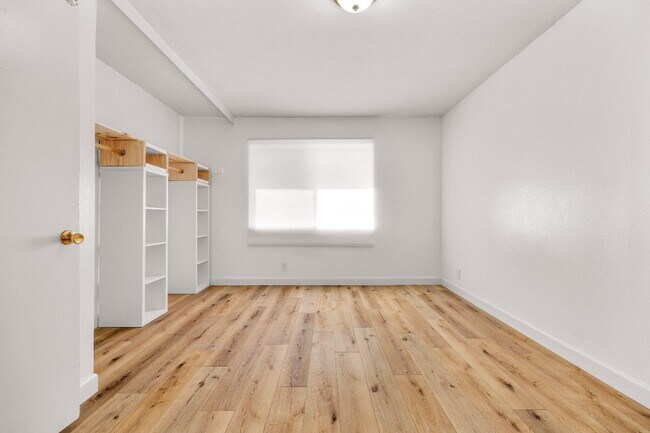 Building Photo - 2863 Roseann Ave