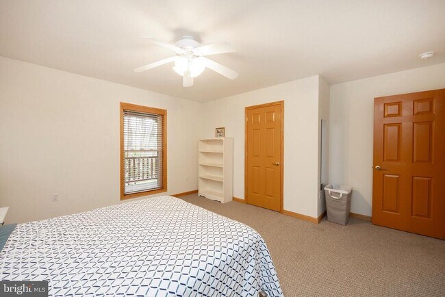 Building Photo - 1212 Acacia Dr