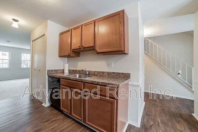 Building Photo - 10 Watkins Glen Ct